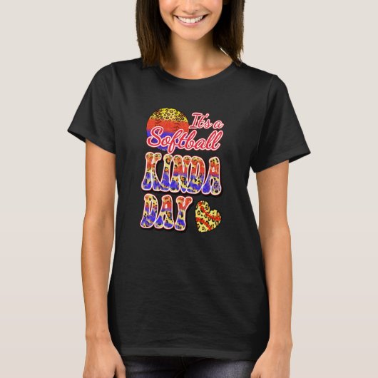 It's a Softball Kinda Day Softball Mom High School T-shirt (Voorkant)