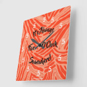 IT'S ALWAYS FIVE O'CLOCK SOMEWHERE WALL CLOCK VIERKANTE KLOK (Hoek)