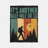 Its Another Half Mile Or So Funny Camping Mountain Fleece Deken (Voorkant)