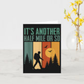 Its Another Half Mile Or So Funny Camping Mountain Kaart (Gele Bloem)