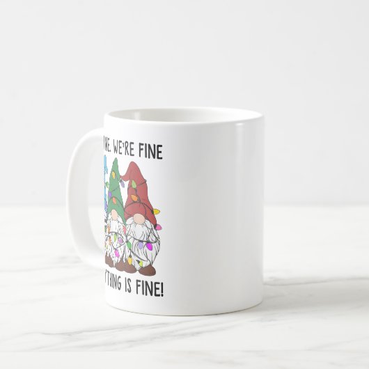 It's Fine Everything Is Fine Gnome Christmas Light Koffiemok (Voorkant links)