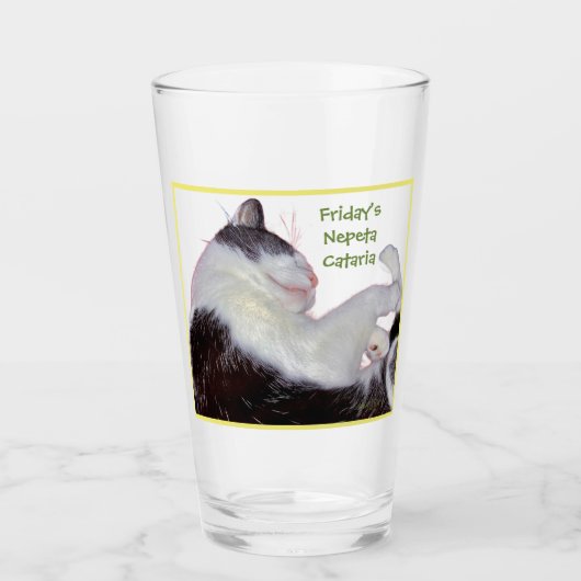 It's Friday have a glass. Drinkware Glass Pint Glas (Voorkant)