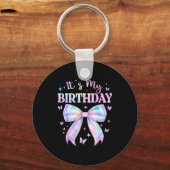 It's My Birthday Tie Dye Coquette Bow Butterfly Bi Sleutelhanger (Voorkant)