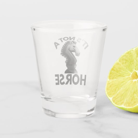 it's Not a Horse Funny Chess kinight Piece lover Shot Glas (Achterkant)