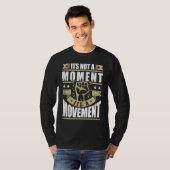 Its Not a Moment is Movement BLM T-shirt (Voorkant volledig)