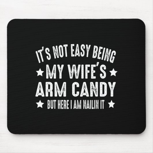 It's Not Easy Being My Wife's Arm Candy But Here I Muismat (Voorkant)