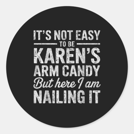 It's-not-easy To Be Karen's Arm Candy Funny Couple Ronde Sticker (Voorkant)