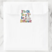 It's ok to be different vierkante sticker (Tas)