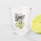 It's "Shot O'clock" typography fun shot glass. Glas (Voorkant)
