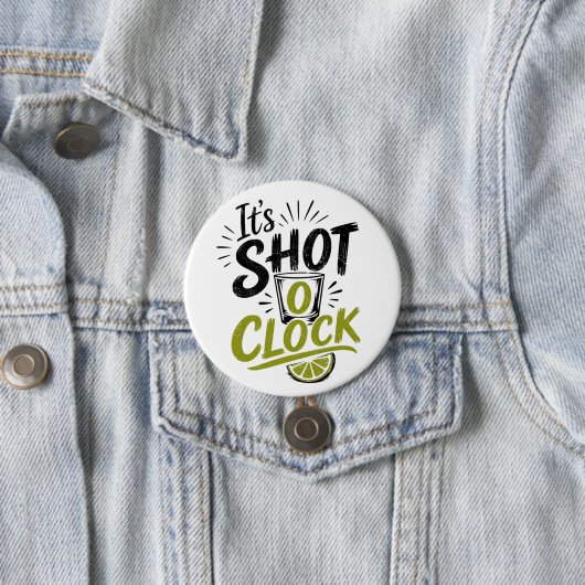 It's "Shot O'clock" typography fun shot glass. Ronde Button 7,6 Cm (In situ)