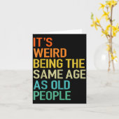 It's Weird Being The Same Age As Old People Husban Kaart (Gele Bloem)