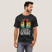 It's Weird Being The Same Age As Old People  Sayin T-shirt (Voorkant volledig)