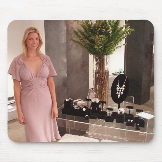 Ivanka Trump in Aspen Muismat (Voorkant)