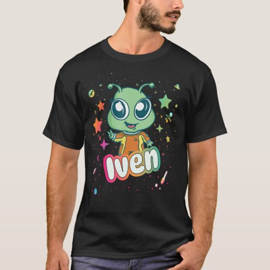 IVEN - Schattigee jongensnaam met leuke alien T-shirt (Voorkant)