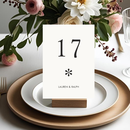 Ivoor | Chic Minimal Typography Wedding Kaart