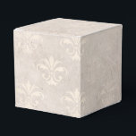 Ivoor Grunge Damast Bedankdoosjes<br><div class="desc">Verbluffend ivoor en wit verweerde namaak folie damast patroon cadeau doos.</div>