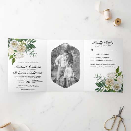 Ivoor Rozen Botanische foto Wit Bloemen Bruiloft Drieluik Uitnodiging (Binnen)