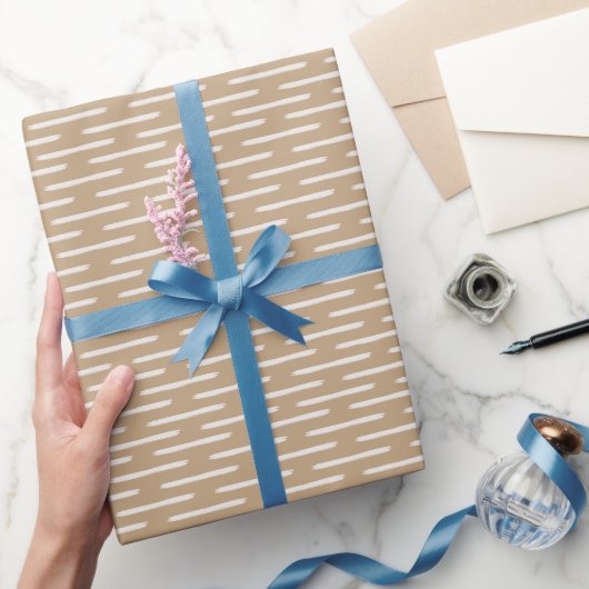 Ivoren lijnen op bruin cadeaupapier (Geschenken)