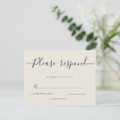 Ivory Calligraphy Wedding RSVP Card Briefkaart (Staand voorkant)