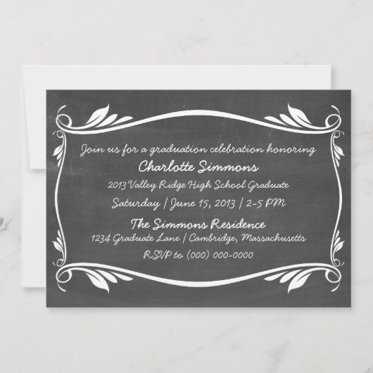 Ivory Flourish Chalkboard Afstuderen Invite Kaart (Voorkant)