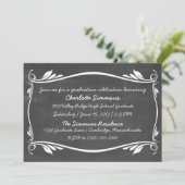 Ivory Flourish Chalkboard Afstuderen Invite Kaart (Staand voorkant)
