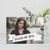 Ivory Grunge Banner Afstudeerder Invitation Kaart (Staand voorkant)