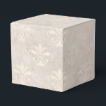 Ivory Grunge Damask Bedankdoosjes<br><div class="desc">Het verblinden van ivoor en witte spatvormige folie van de damesvogel.</div>