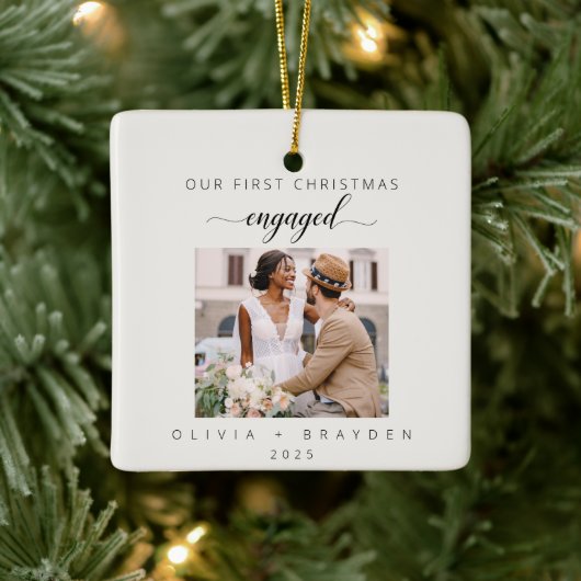 Ivory Our First Christmas As Engaged Photo Keramisch Ornament (Boom)