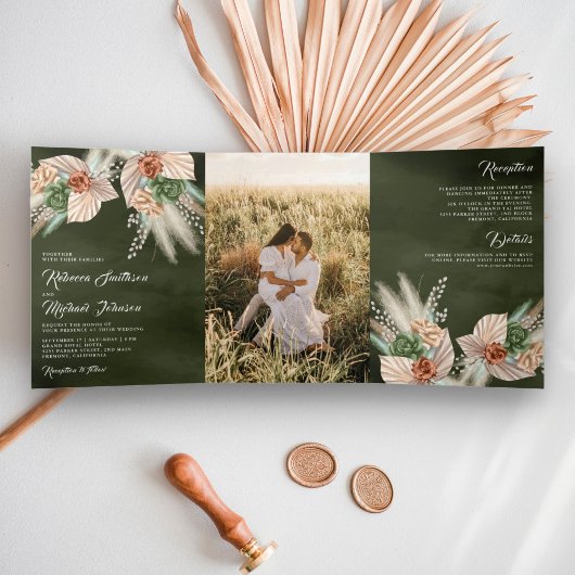 Ivory Palm Earthy Floral Pampas Sage Green Wedding Drieluik Uitnodiging