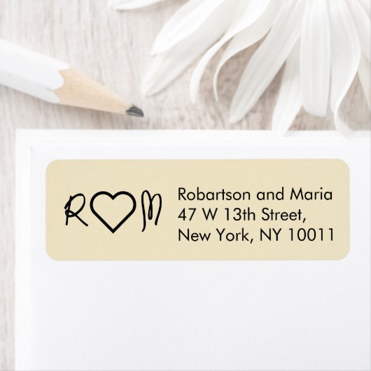 Ivory pearl Couple Monogram Heart Return Address Etiket (Insitu)