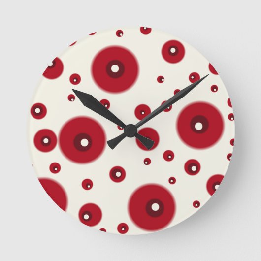 Ivory Red Dots Funky Whimsical Circle Pattern  Ronde Klok (Voorkant)