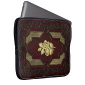 Ivory Roses on Mahogany Leather Laptop Sleeve (Voorkant Rechts)