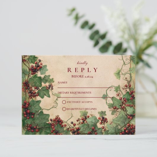  Ivy en bessen bruiloft RSVP Kaartje (Staand voorkant)