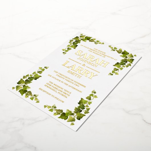 Ivy Leaf en Elegant Gold Traditional Wedding Folie Uitnodiging (Gedraaid)
