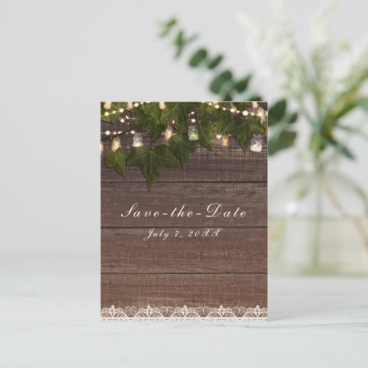 Ivy & String Lights Mason Jar Rustieke Save the Da Aankondigingskaart (Staand voorkant)