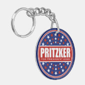 J.D. Pritzker voor President 2028 Sleutelhanger (Voorkant Links)
