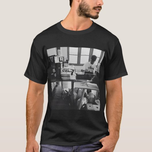 J Dilla Home Studio T-shirt (Voorkant)