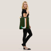 J Monogram bedekt met Ierse vlag stint Tote Bag (Op model)