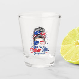 Ja, als een Trump-meisje er overheen komt Shot Glas