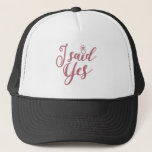 Ja, Bachelorette Party Bridal Weddenschap Trucker Pet<br><div class="desc">Ik zei ja,  Bachelorette Party,  Bridal Party of Vrijgezellenfeest. Ook geweldig voor een nacht,  Verloving of bruiloft. Maakt een geweldige kleding of decoratie voor je meisjes,  vrouwen en bruidsmeisjes,  teambruid,  bruid-tot-zijn of toekomstige vrouw! KLIK OP ONZE GRONDNAAM VOOR MEER MATCHERENDE DESIGN & KLEUREN VAN DE GROEP!</div>