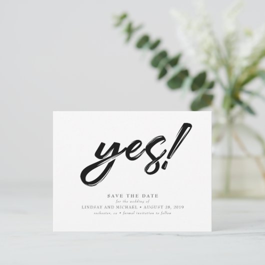 Ja! Grappig en modern Save the Date Briefkaart (Staand voorkant)