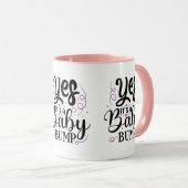 Ja, het is een Baby bom - Zwangerschap Aankondigin Mok (Voorkant rechts)