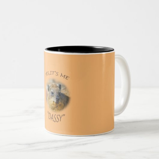 JA, HET IS ME, DASSY. TWEEKLEURIGE KOFFIEMOK (Voorkant rechts)