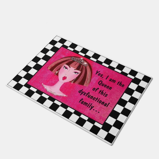 "Ja, ik ben de koningin van deze dysfunctionele fa Deurmat (Schuin)