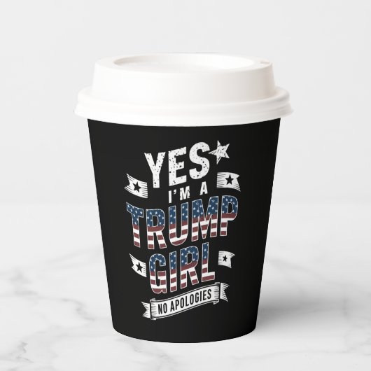 Ja, ik ben een Trump Girl No Apologies 2024 verkie Papieren Bekers (Voorkant)