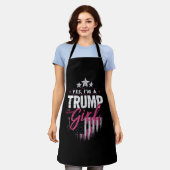 Ja, ik ben een Trump Girl No Apologies 2024 verkie Schort (Gedragen)