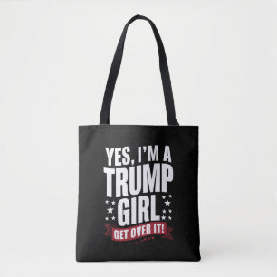 Ja, ik ben een Trump-meisje, kom eroverheen 2024 V Tote Bag