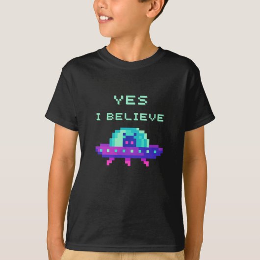 Ja ik geloof Alien Flying UFO Ruimteschip Pixel Ar T-shirt (Voorkant)