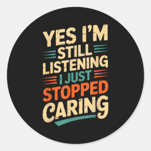 Ja, ik luister nog steeds Grappige sarcastische ui Ronde Sticker