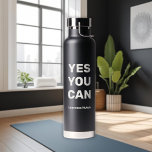 Ja u kunt gepersonaliseerde naam Workout Gym Waterfles<br><div class="desc">Modern Ja U kunt Gepersonaliseerde Naam Workout Gym Koper Vacuüm Geïsoleerd Water Bottle Design. U kunt de woorden "YES YOU CAN" achterlaten of aanpassen met uw eigen tekst. Voeg er ook jouw namen aan toe. Het is eenvoudig en gemakkelijk te personaliseren aan uw behoefte. De waterfles houdt je drinken koud...</div>